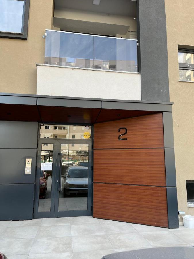 Porta Leks Apartment, Self Check-In, Own Parking Skopje Buitenkant foto
